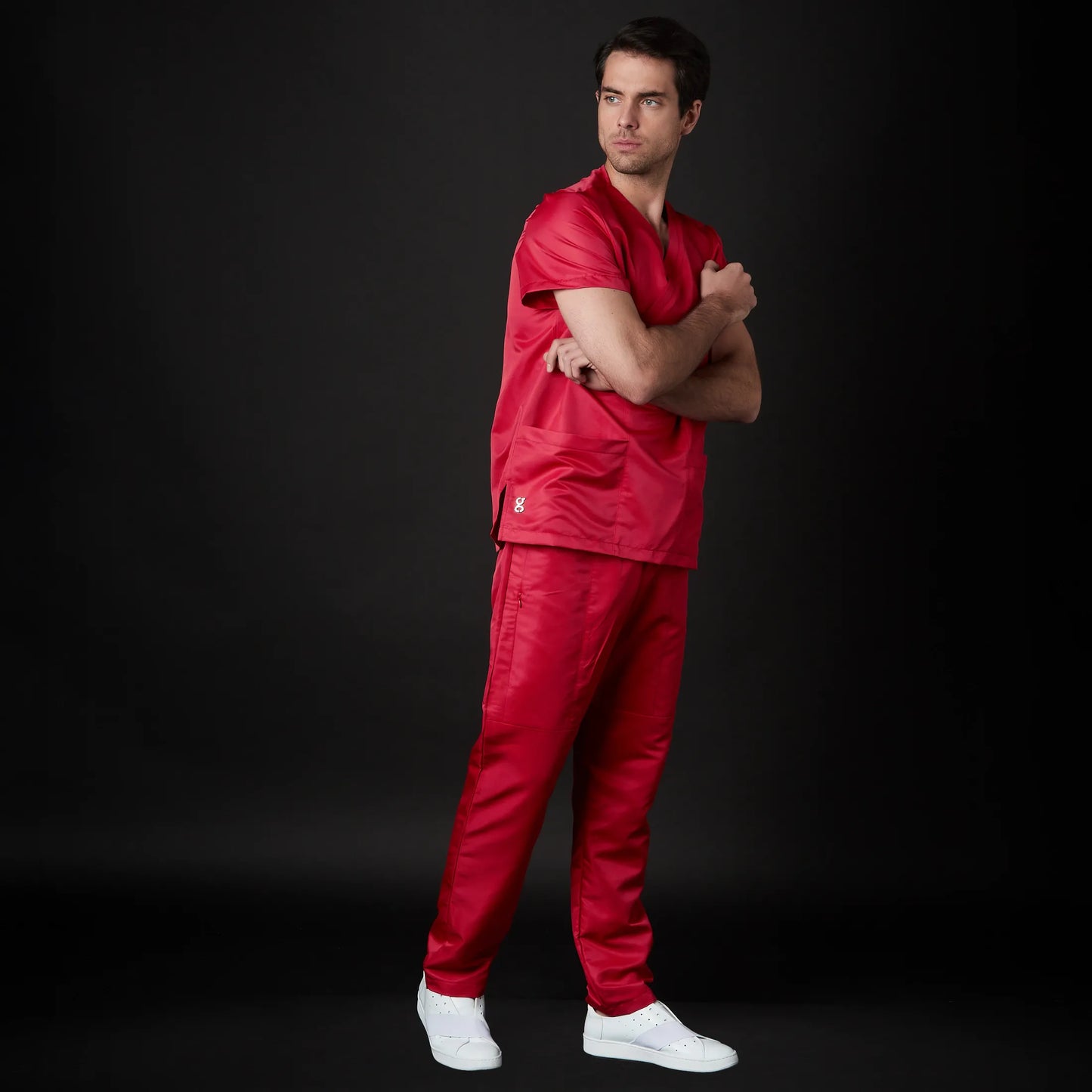 Immagine di un Medico o Dottore che indossa una Divisa Sanitaria Ciano, modello Charles Antibatterica, della marca Gallantdale, specializzata in abbigliamento sanitario.