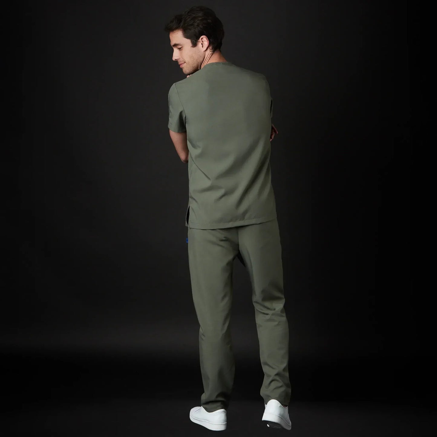 Médico o Doctor vistiendo una color Azul Organic marca Gallantdale Uniformes Médicos y Quirúrgicos